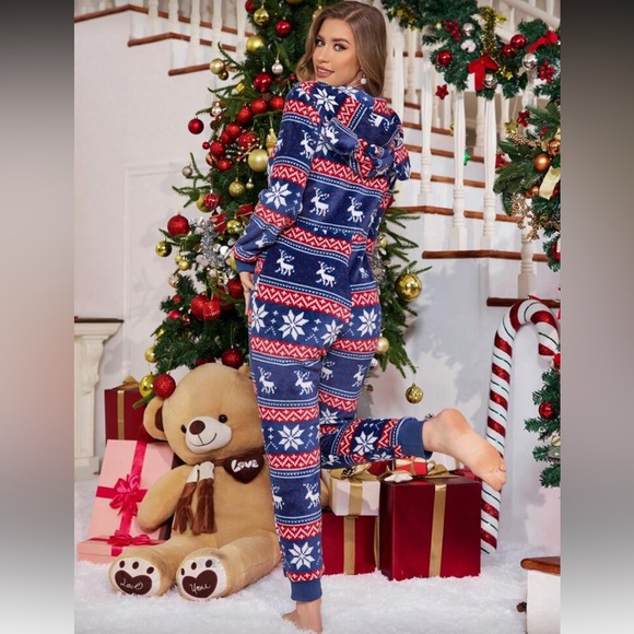 ♥️Women’s “Like New” Christmas Holiday Plush Pajama Onesie - Picture 3 of 5
